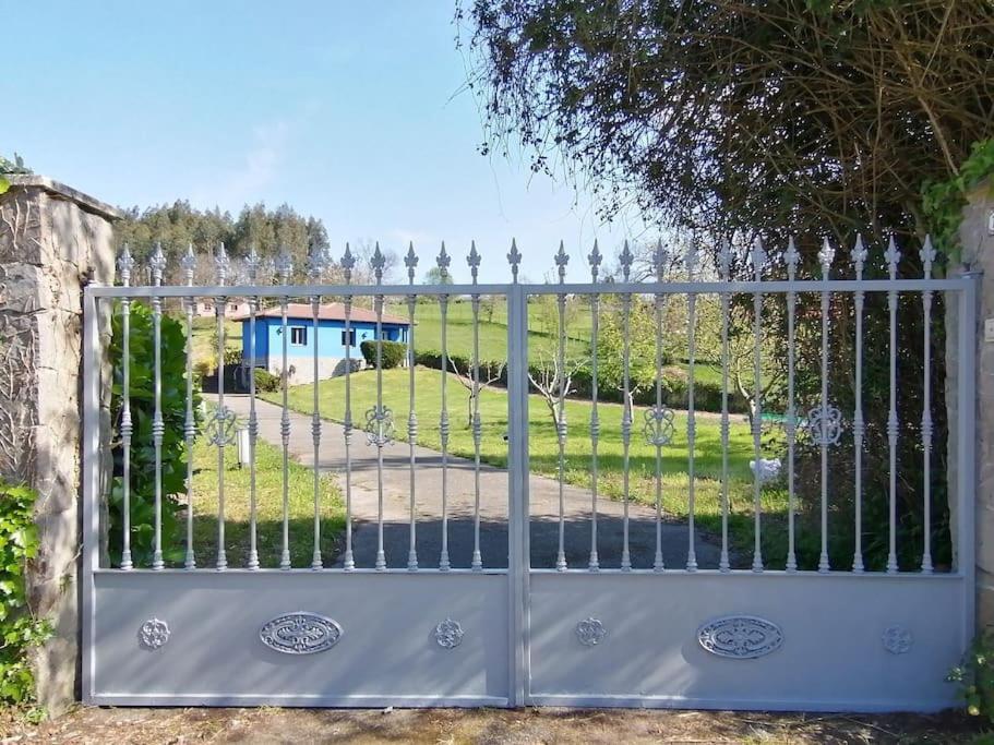 La Casa Azul De Lua Un Lugar Magico Villa Juncedo Exterior photo